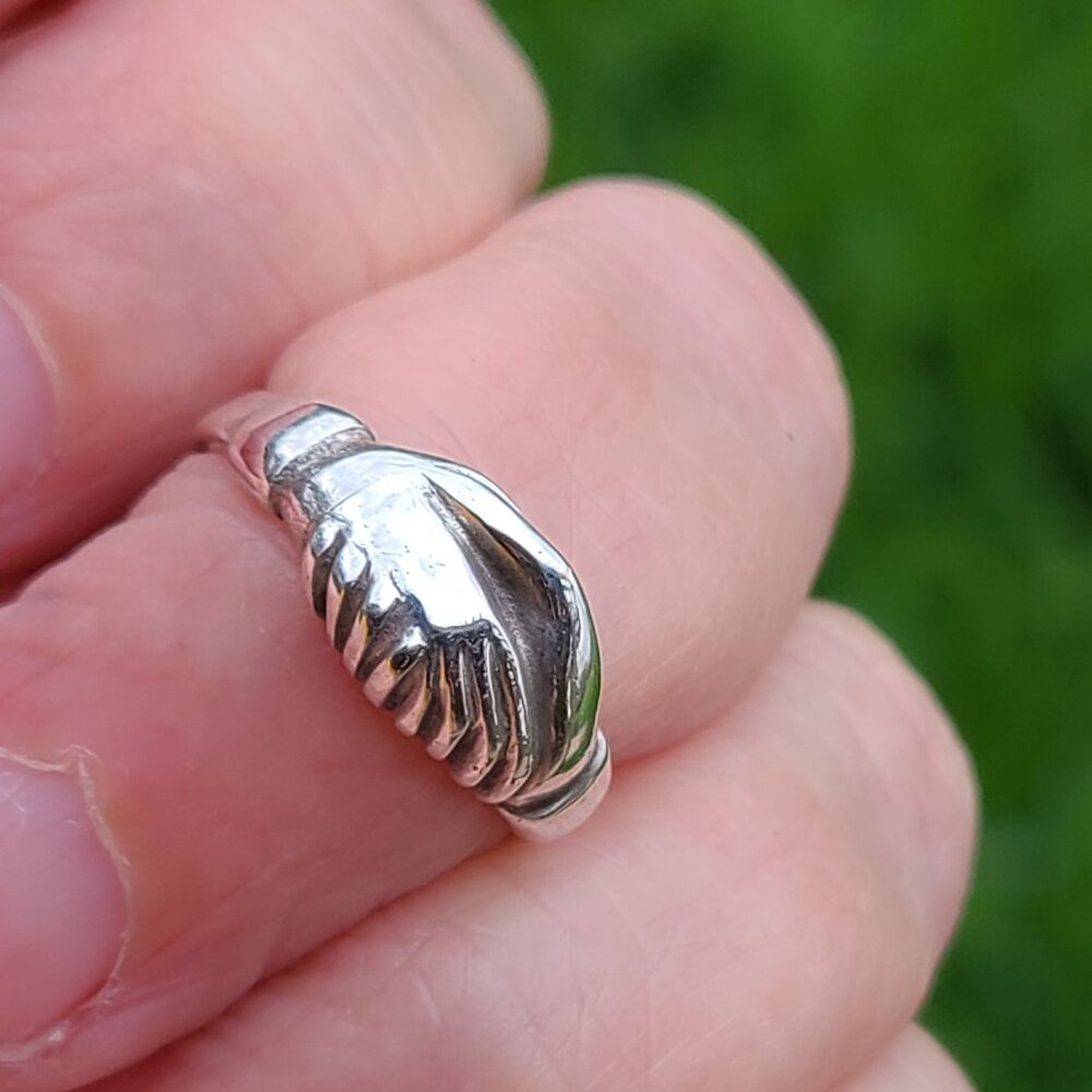 James Avery Retired Friendship Hands Ring Sterling Silver Size 5